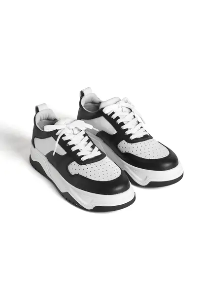 Zapatillas Casas Blancas Y Negras — imagen 2