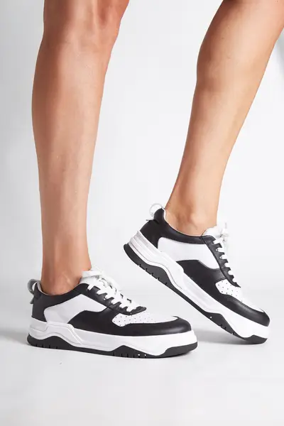 Zapatillas Casas Blancas Y Negras — imagen 4