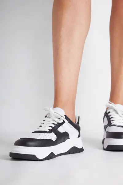 Zapatillas Casas Blancas Y Negras — imagen 7