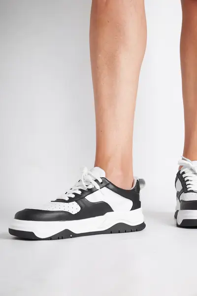 Zapatillas Casas Blancas Y Negras — imagen 6