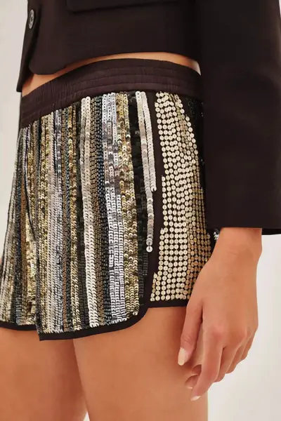 Short Stripes Night — imagen 3