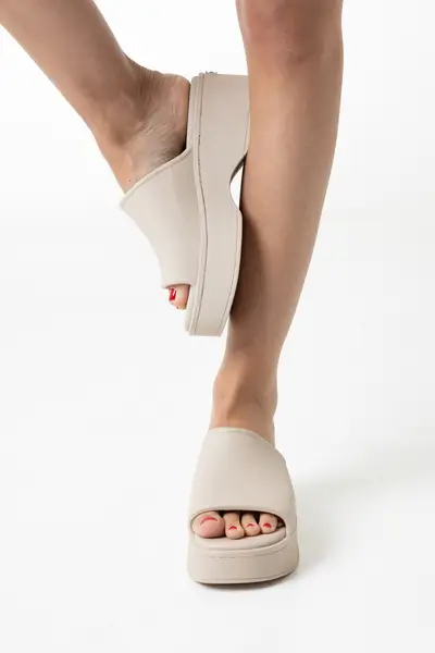 Zuecos Saigón Beige — imagen 2