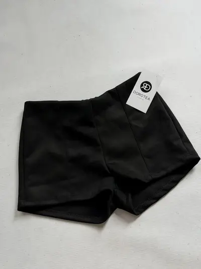 Short Yuli — imagen 1