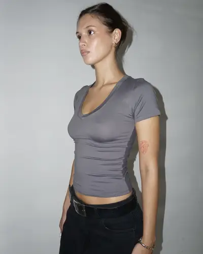 V Neck T Shirt — imagen 1